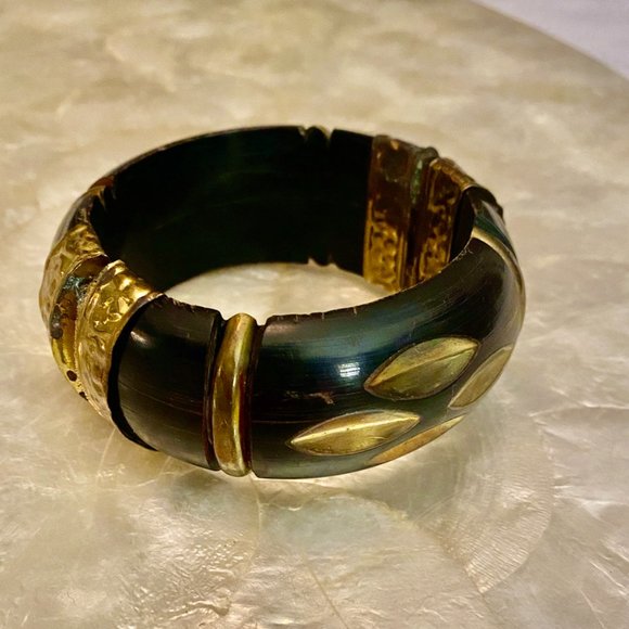 Vintage Bohemian Unique Horn and Hammered Metal Wide Bangle Bracelet - Picture 5 of 6